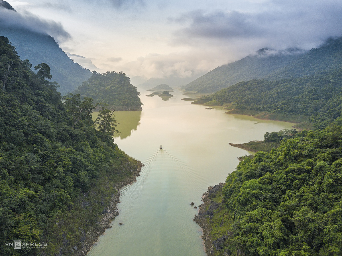 Non nước Na Hang