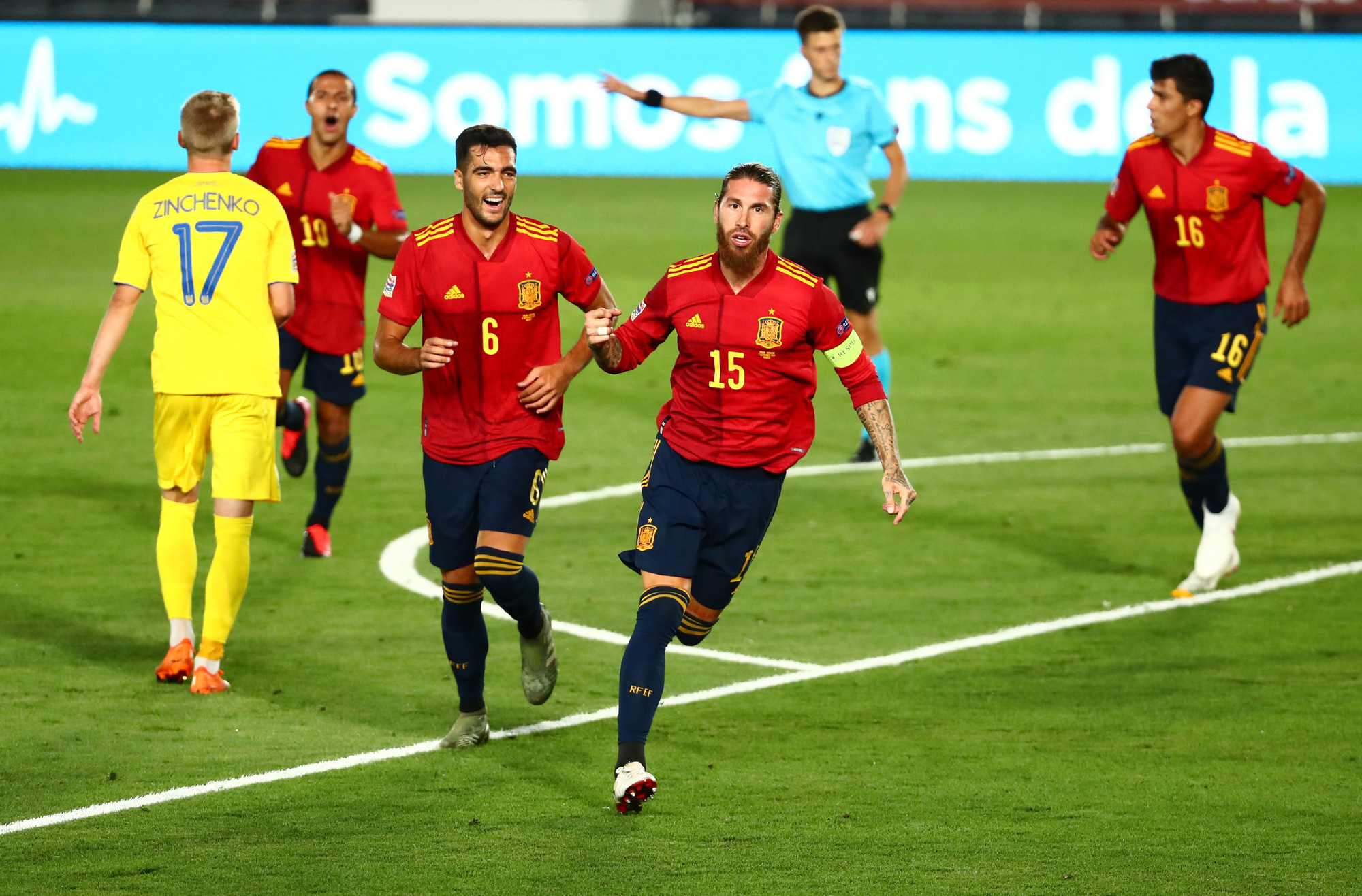 "Thần đồng" Barcelona tỏa sáng, Tây Ban Nha thắng vùi dập Ukraine