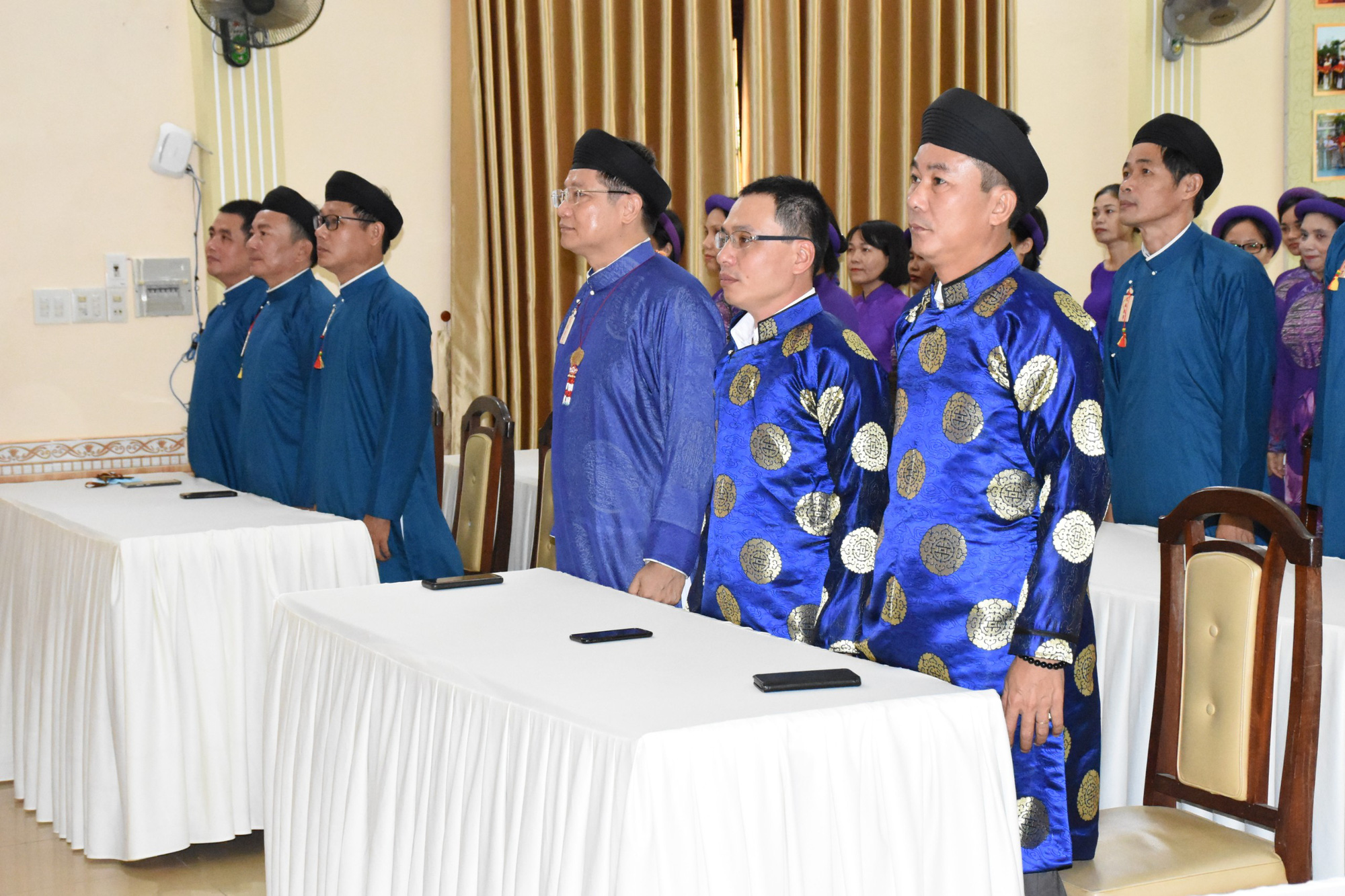 L&atilde;nh đạo ng&agrave;nh văn h&oacute;a l&ecirc;n tiếng chuyện nam c&ocirc;ng chức mang &aacute;o d&agrave;i ngũ th&acirc;n đến c&ocirc;ng sở - Ảnh 3.