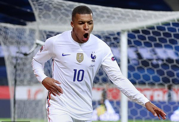 Mbappe nhiễm Covid-19, tuyển Ph&aacute;p v&agrave; PSG đối đầu gay gắt  - Ảnh 3.