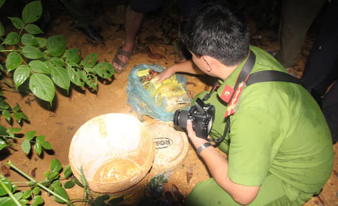 Trắng đ&ecirc;m bắt 4 anh em họ mua b&aacute;n 13 b&aacute;nh heroin, 10.000 vi&ecirc;n ma t&uacute;y, 10 kg ma t&uacute;y đ&aacute; - Ảnh 2.