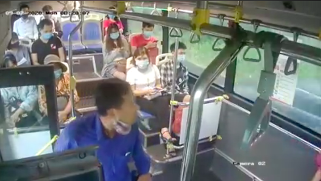Xử phạt người đàn ông "phun mưa" vào nữ phụ xe buýt khi bị nhắc đeo khẩu trang