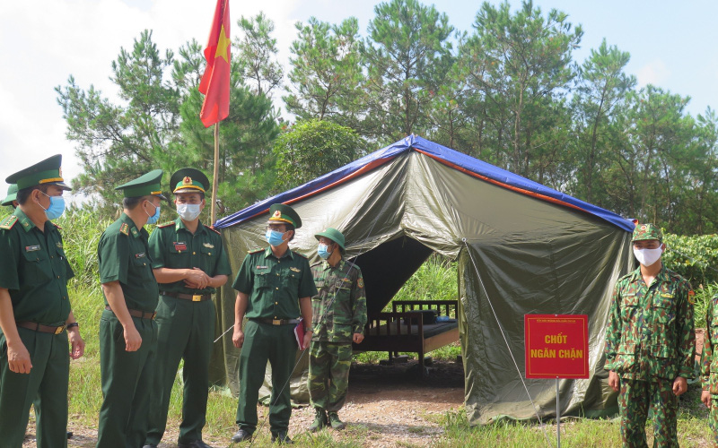 Bộ trưởng Bộ Y tế c&ugrave;ng 4 thứ trưởng sắp kiểm tra việc gi&aacute;m s&aacute;t, c&aacute;ch ly người nhập cảnh - Ảnh 2.
