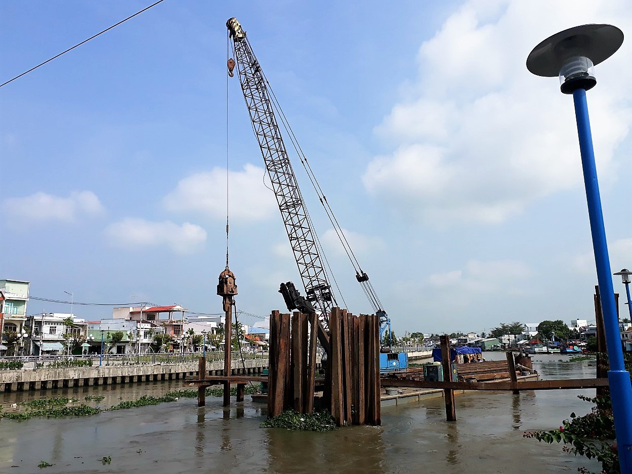 Đón Tết vẫn lo hạn - mặn, sạt lở - Ảnh 1.