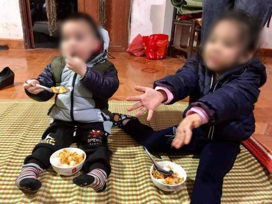 Vụ 2 ch&aacute;u b&eacute; bị bỏ rơi giữa trời lạnh: Gặp người lạ l&agrave; kh&oacute;c - Ảnh 1.