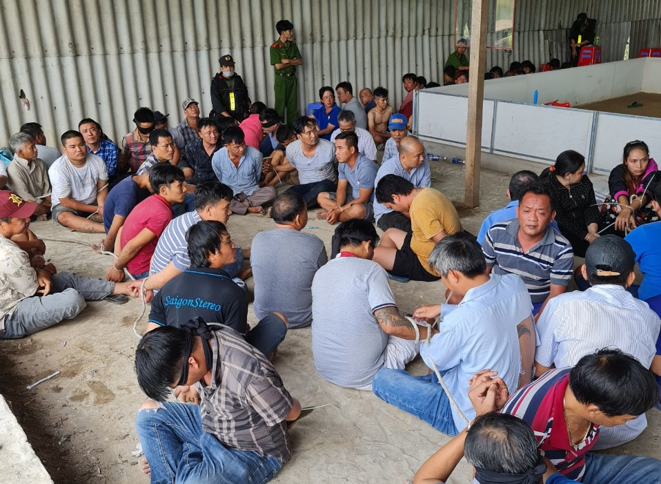 Hơn 100 công an vây bắt 153 đối tượng sát phạt nhau trong kho gạo