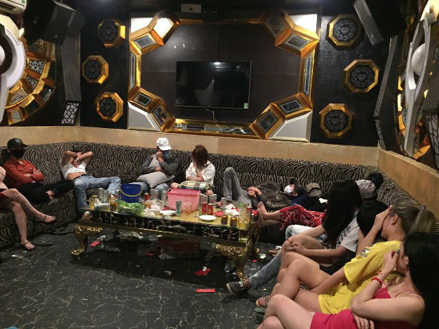 47 nam nữ phê ma túy trong quán karaoke ở Quảng Nam