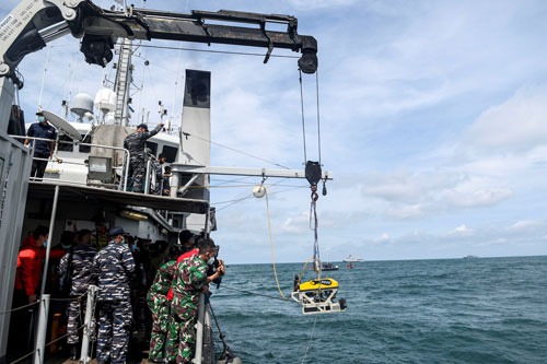 Vụ rơi máy bay ở Indonesia: Tốc độ bay chậm là dấu hiệu đáng chú ý