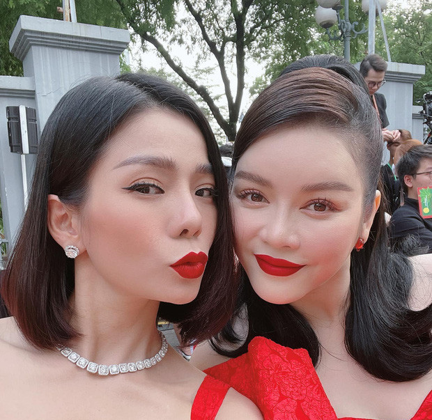 Lệ Quyên - Lý Nhã Kỳ:  "Hột xoàn là chị, em là kim cương"