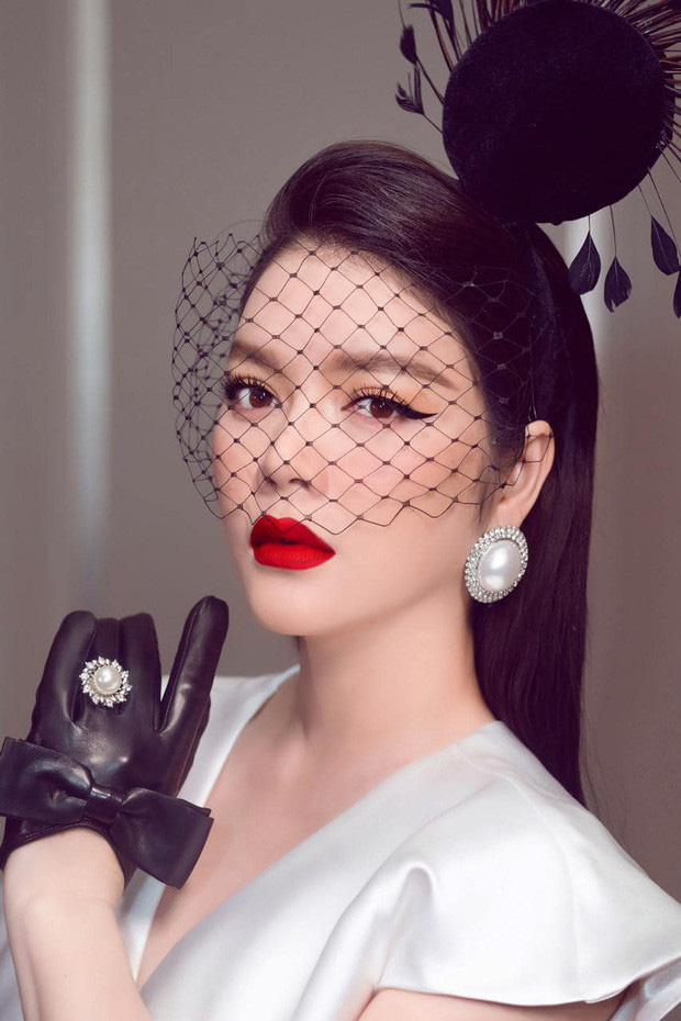 Lệ Quyên - Lý Nhã Kỳ: Hột xoàn là chị, em là kim cương - Ảnh 4.