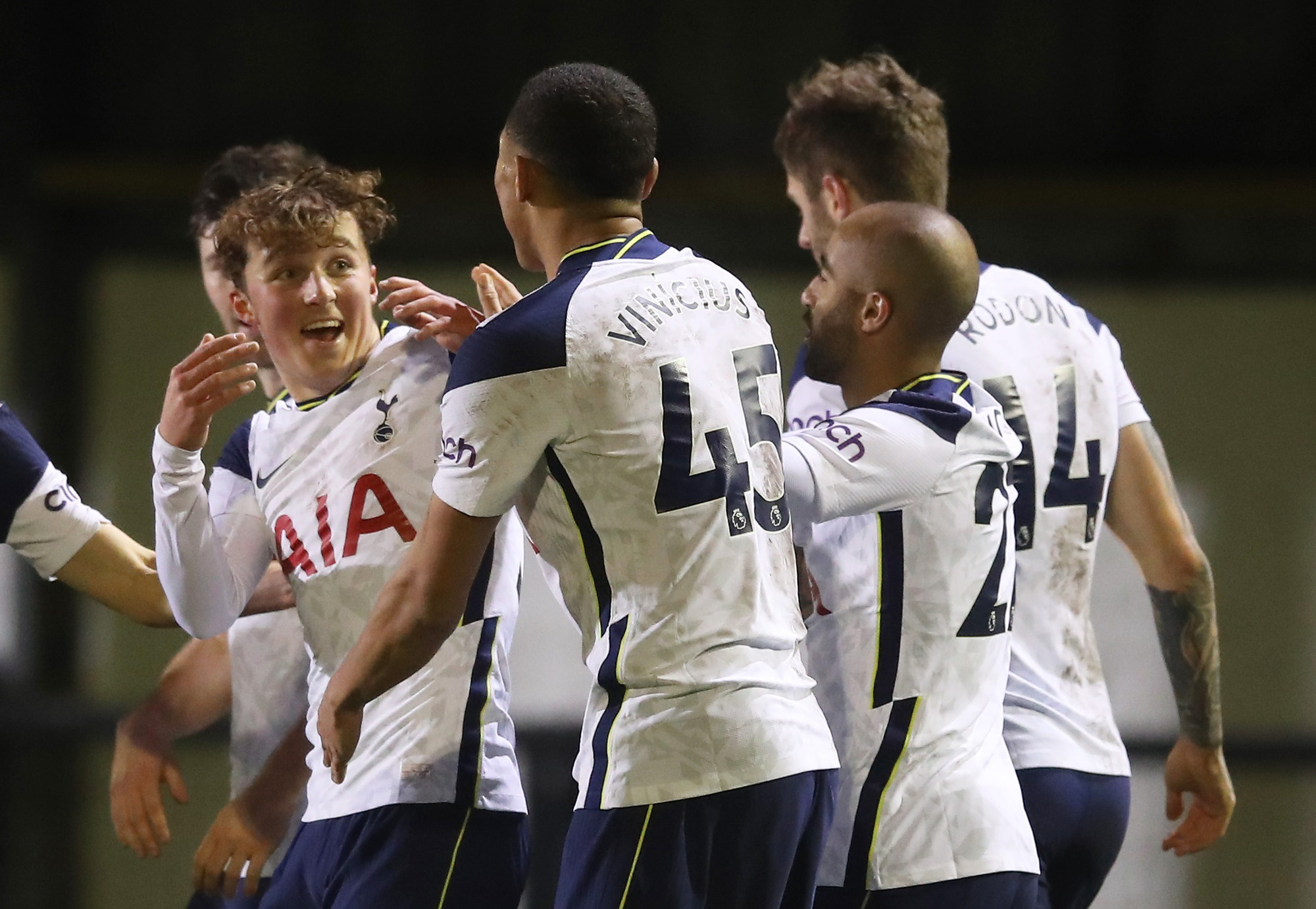 Sao 16 tuổi tỏa s&aacute;ng, Tottenham v&ugrave;i dập l&iacute;nh thủy Marine - Ảnh 5.