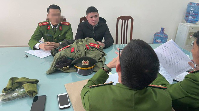 Bắt đối tượng giả danh c&ocirc;ng an để lừa đảo chạy dự &aacute;n, đấu gi&aacute; đất - Ảnh 1.