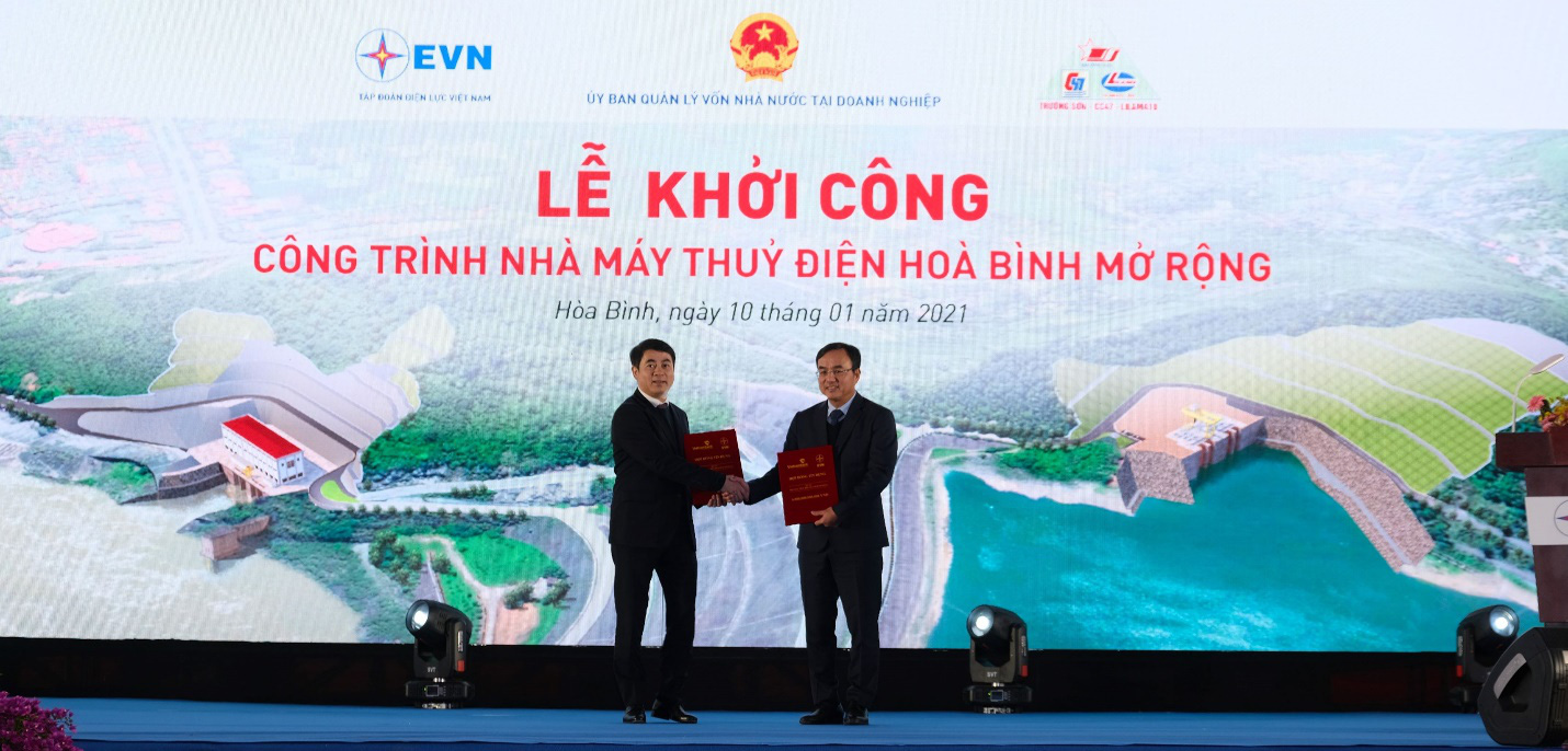 Vietcombank cấp khoản tín dụng 4.000 tỉ đồng tài trợ xây dựng công trình nhà máy thủy điện Hòa Bình mở rộng.