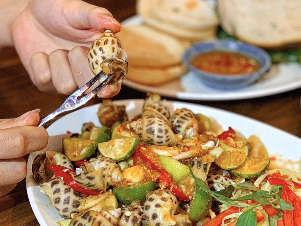 Thưởng thức bữa ăn đêm nhiều món ngon ở TP HCM