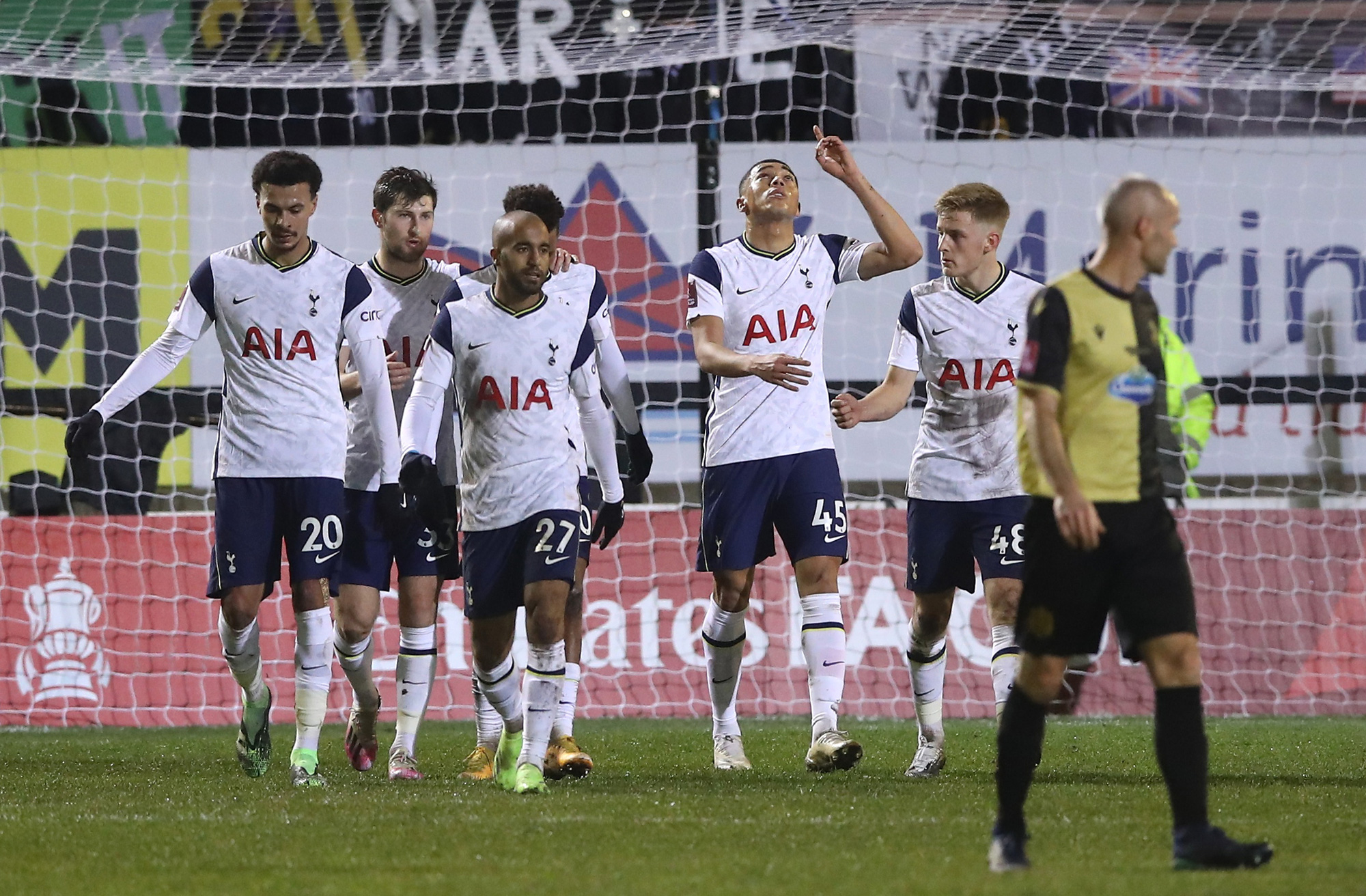 Sao 16 tuổi tỏa s&aacute;ng, Tottenham v&ugrave;i dập l&iacute;nh thủy Marine - Ảnh 6.