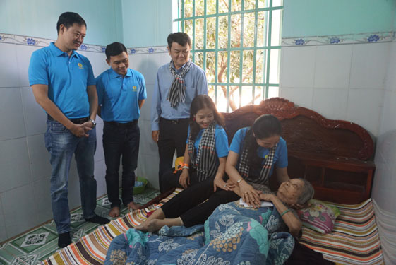 H&agrave;nh tr&igrave;nh Hoa b&agrave;ng vu&ocirc;ng đến T&acirc;y Ninh - Ảnh 1.