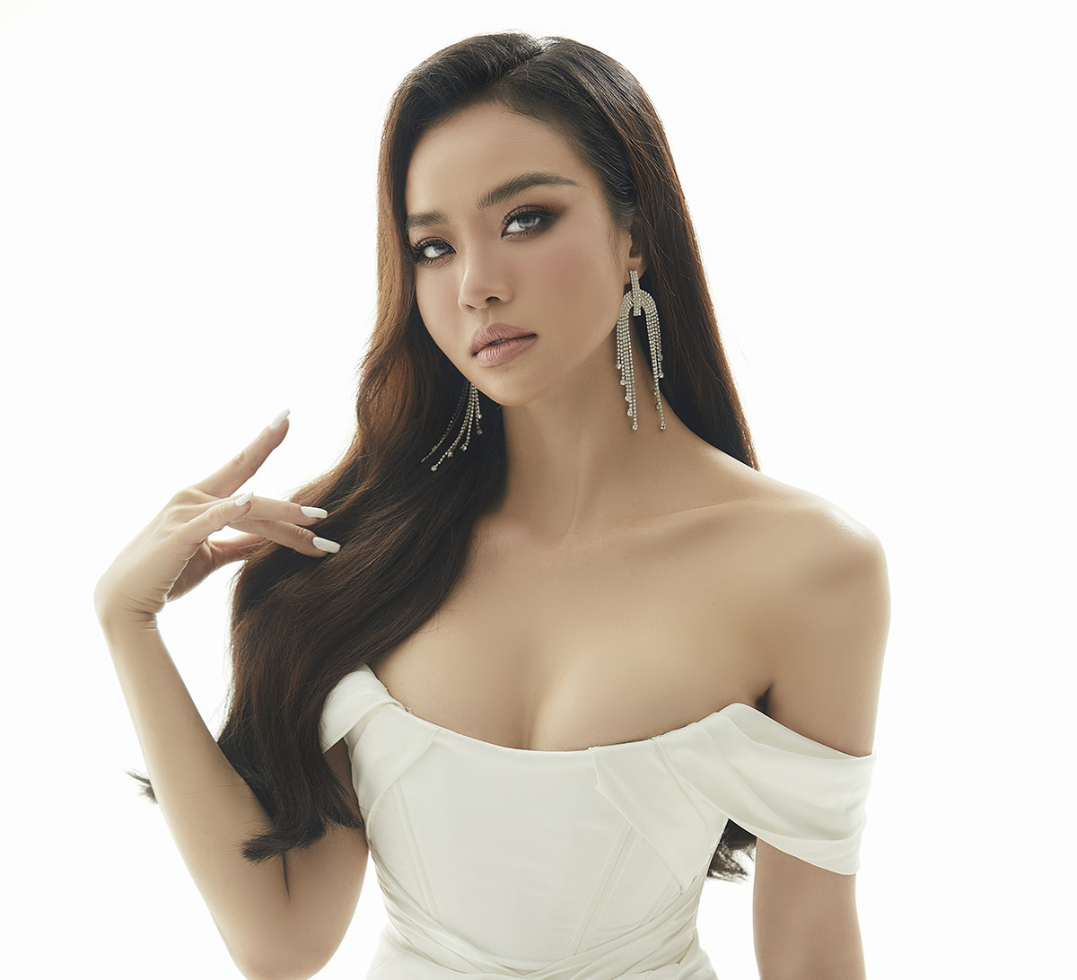 Hoa hậu Kiều Ngân tung bộ ảnh sexy