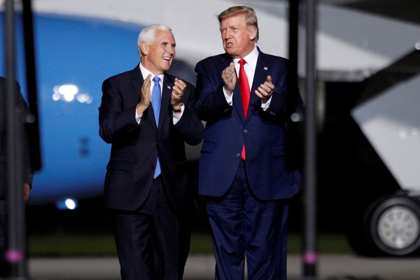 Ông Trump bí mật gặp thuộc cấp Mike Pence "bàn chuyện phế truất"