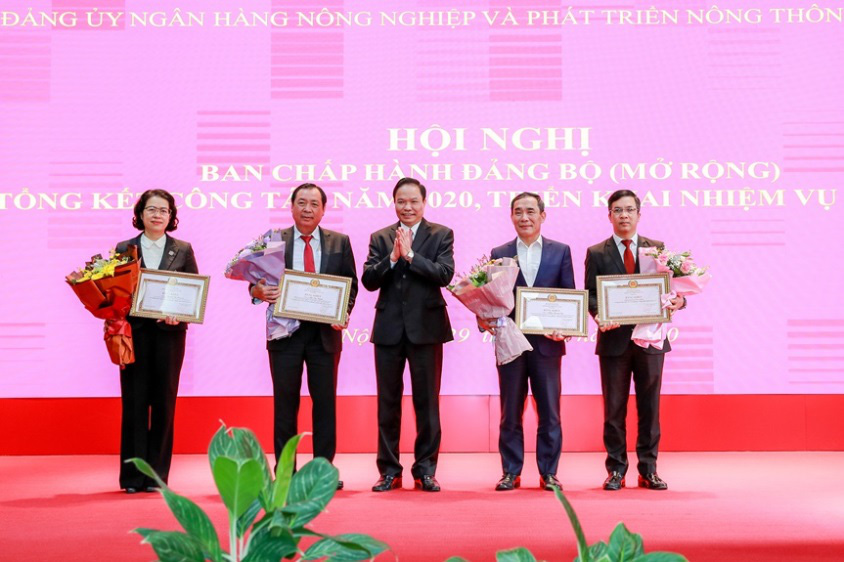 Năm 2020 - Agribank gặt h&aacute;i nhiều giải thưởng trong nước v&agrave; quốc tế - Ảnh 6.