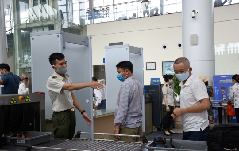 Tăng mức kiểm soát an ninh hàng không lên cấp độ 1, bảo đảm an toàn Đại hội Đảng - Ảnh 1.