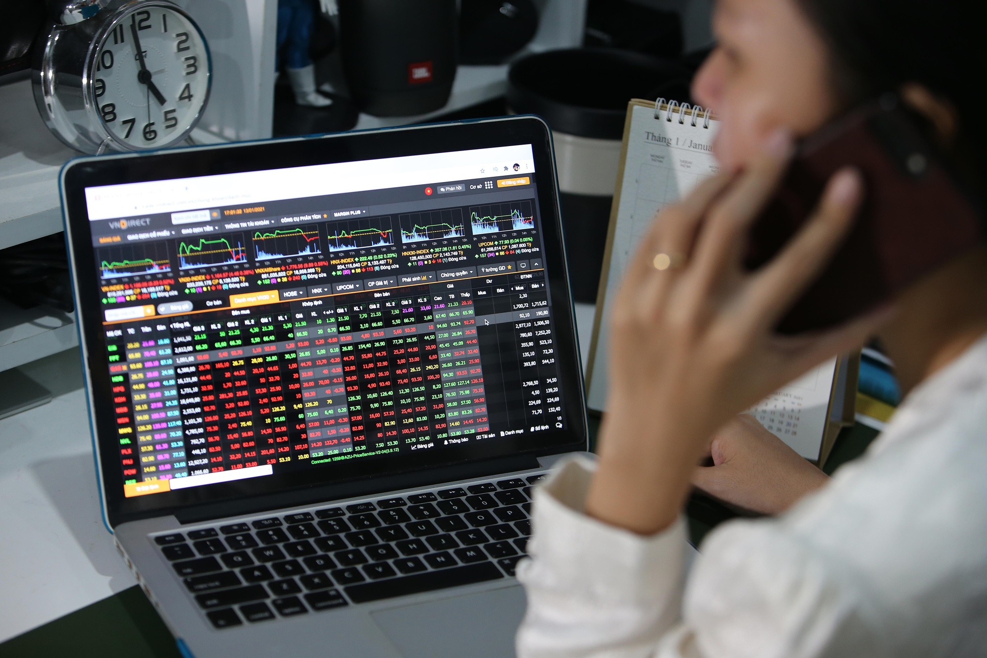 VN-Index nỗ lực vượt đỉnh lịch sử
