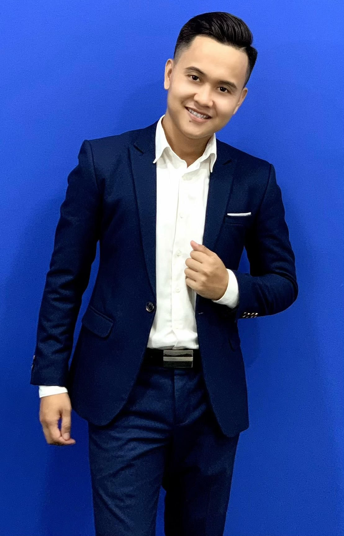 Nhạc sĩ Ho&agrave;ng T&acirc;m v&agrave; nh&oacute;m Ayor h&agrave;o hứng với ca kh&uacute;c vinh danh Một triệu l&aacute; cờ Tổ quốc c&ugrave;ng ngư d&acirc;n b&aacute;m biển - Ảnh 1.