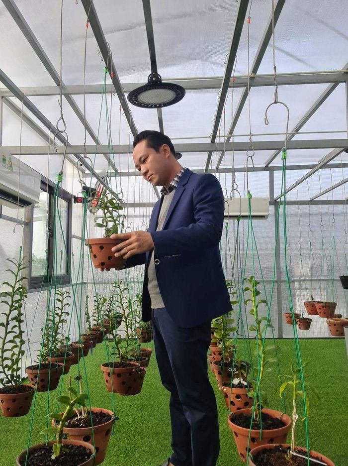 Nghệ nh&acirc;n Minh Xa chia sẻ b&iacute; quyết chăm s&oacute;c hoa lan - Ảnh 1.