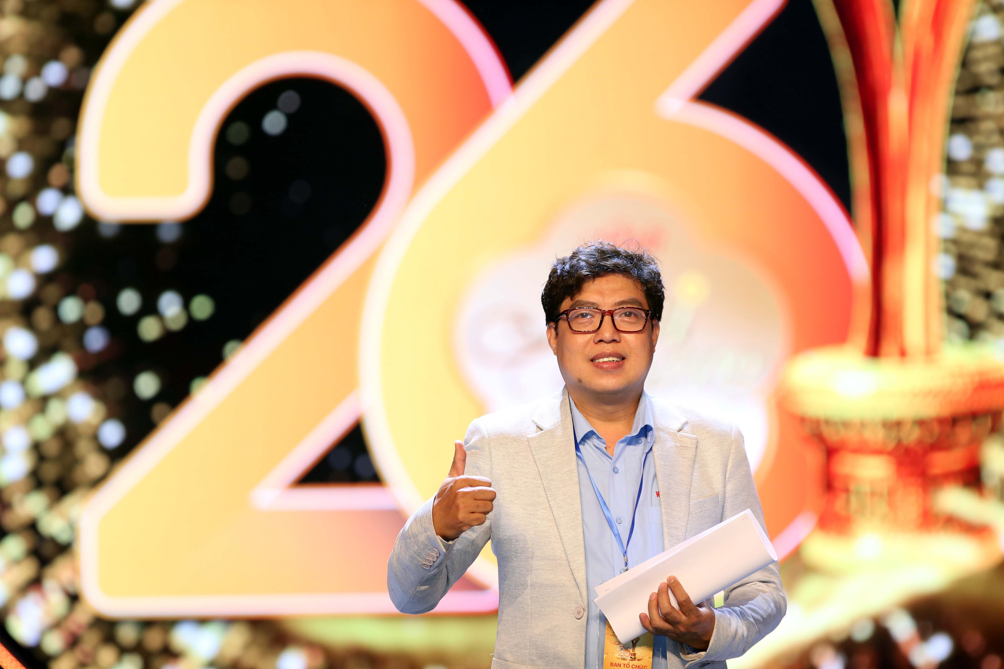 Hoài Linh, Jack, Phương Anh, Ngô Kiến Huy khuấy động thảm đỏ Mai Vàng 26-2020 - Ảnh 3.