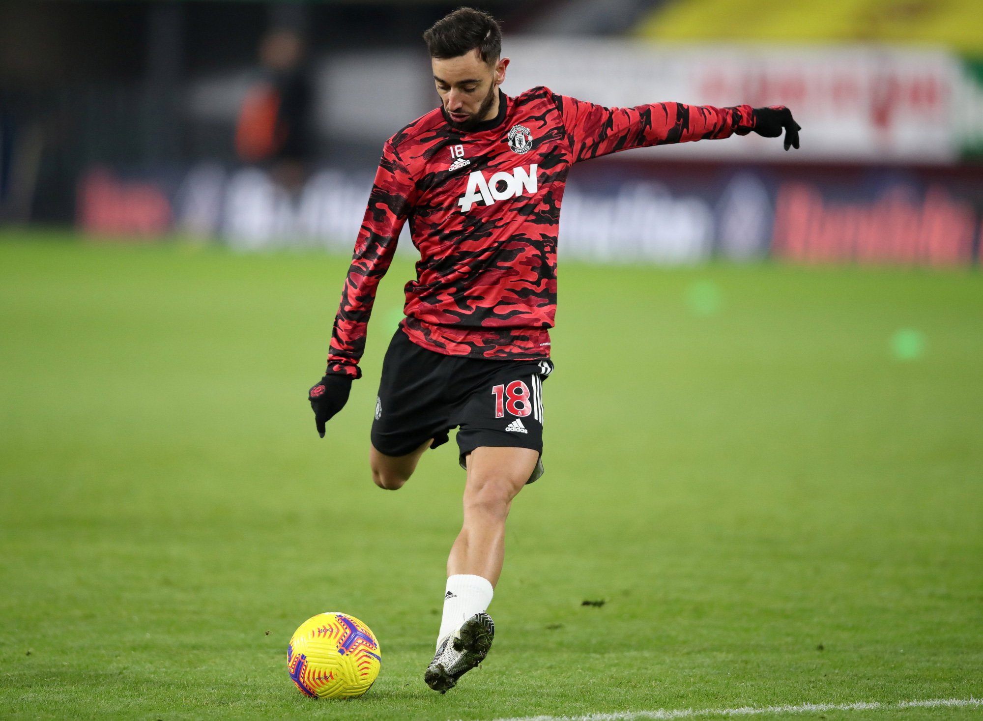 Bruno Fernandes san bằng kỷ lục của Ronaldo, đi v&agrave;o lịch sử Man United - Ảnh 1.