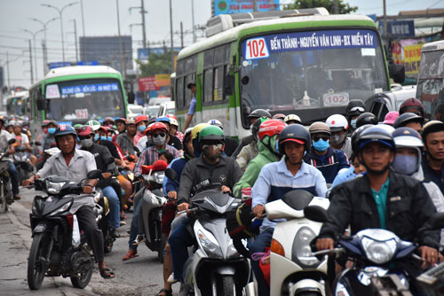 Gỡ vướng cho xe buýt điện, buýt mini