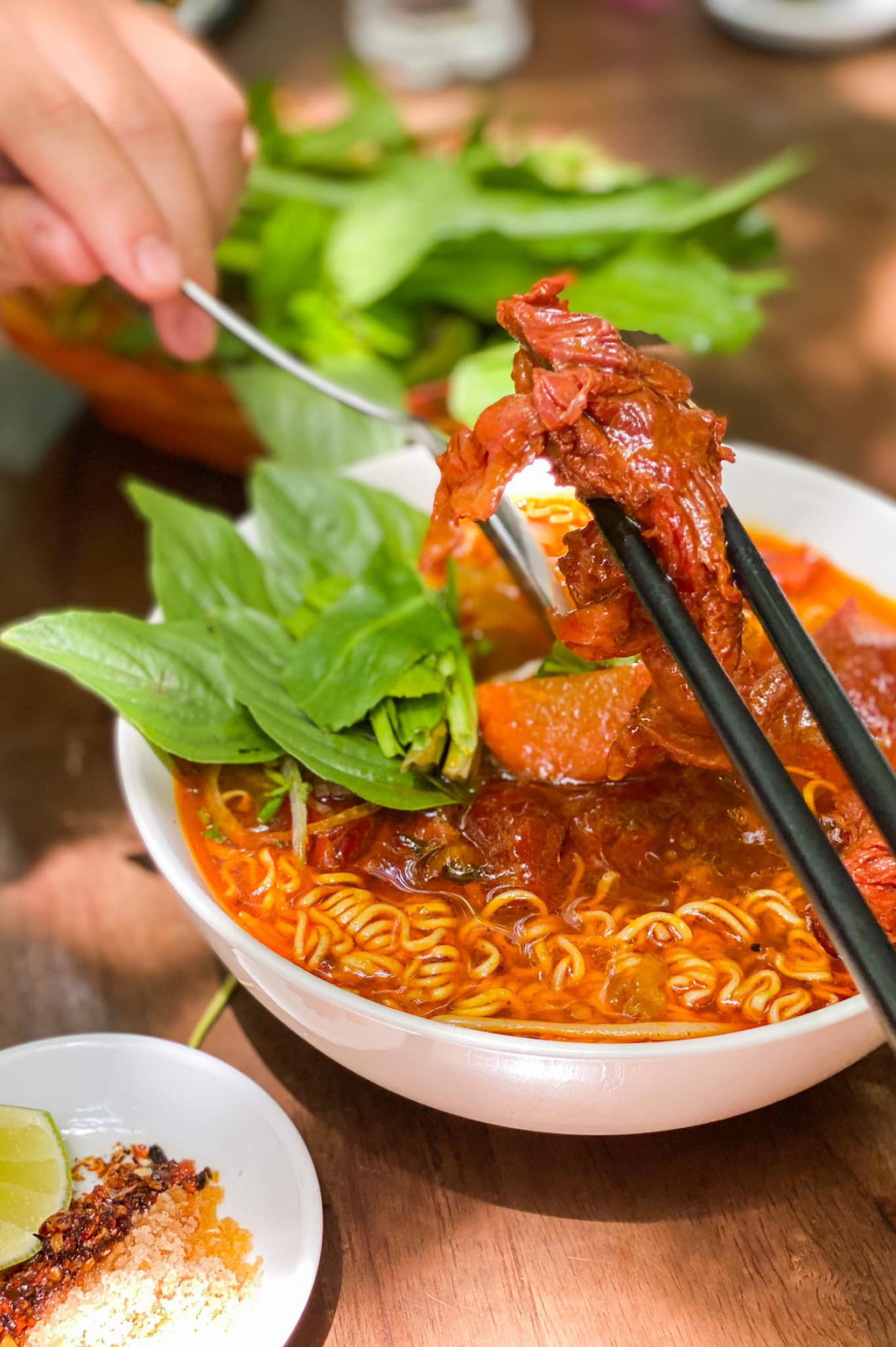 Bữa s&aacute;ng ấm bụng cho ng&agrave;y trở lạnh ở TP HCM - Ảnh 2.