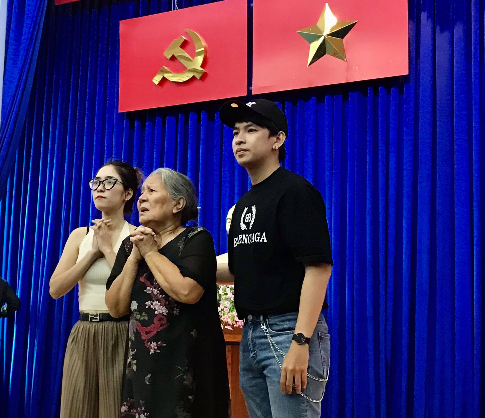 Sau lễ "Mai Vàng", NSƯT Lê Thiện ra miền Trung giúp đồng bào khắc phục thiên tai