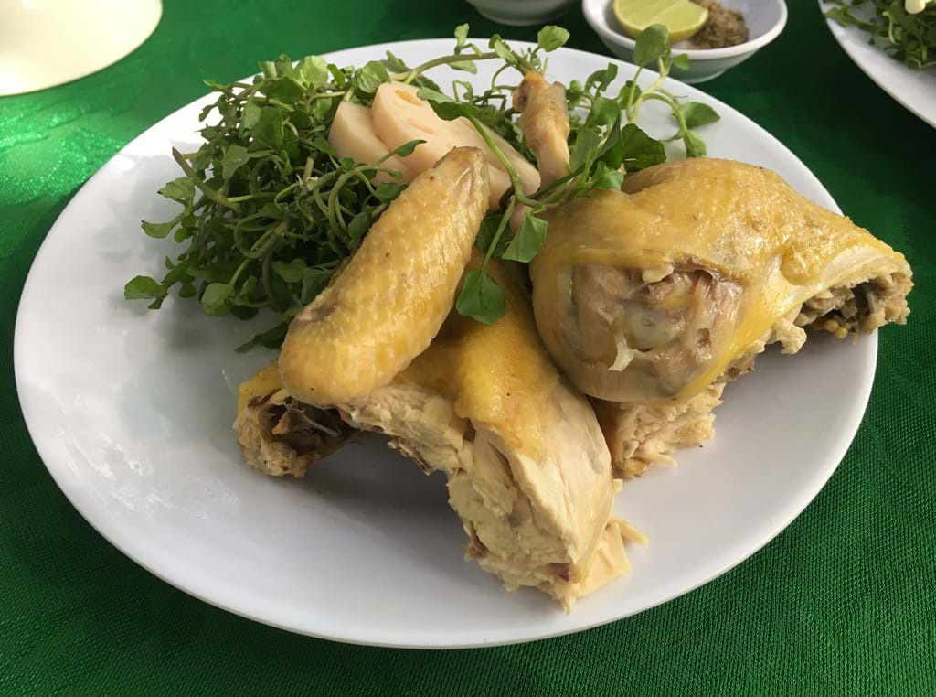 Khi gà tre cục tác... củ sen - Ảnh 2.