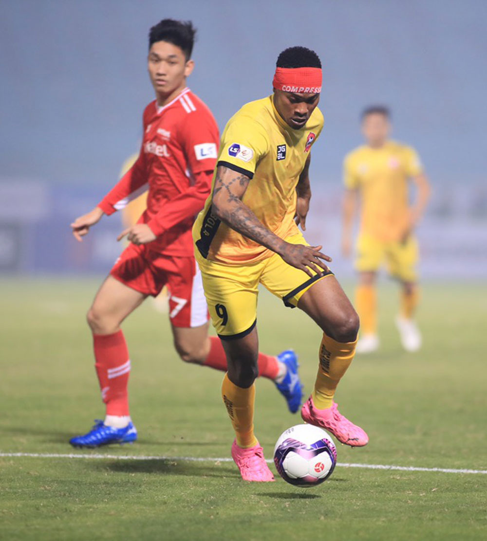 Đương kim v&ocirc; địch Viettel thua sốc ở v&ograve;ng 1 V-League 2021 - Ảnh 1.