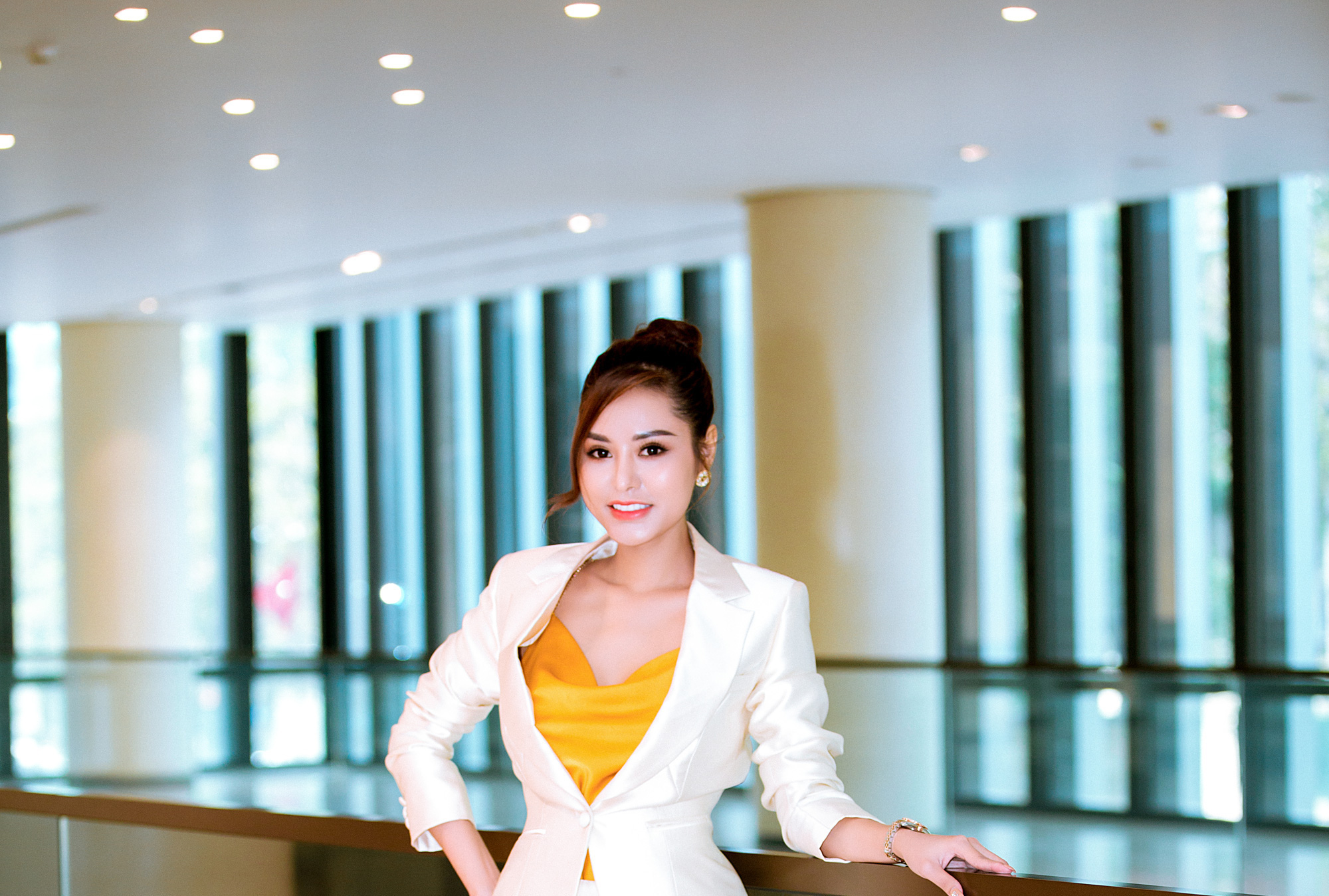Ngỡ ngàng với chiếc đồng hồ nửa tỉ đồng của hoa hậu Di Khả Hân