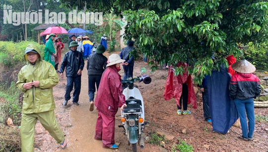 Tá hỏa phát hiện 3 bố con cùng chết trên giường, người mẹ không có ở nhà