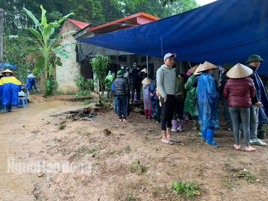 T&aacute; hỏa ph&aacute;t hiện 3 bố con c&ugrave;ng chết tr&ecirc;n giường, người mẹ kh&ocirc;ng c&oacute; ở nh&agrave; - Ảnh 3.