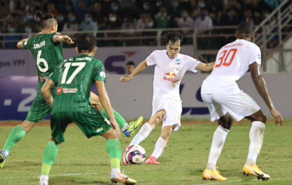 HLV Kiatisak nhận trận thua đầu tiên khi dẫn dắt HAGL tại V-League 2021