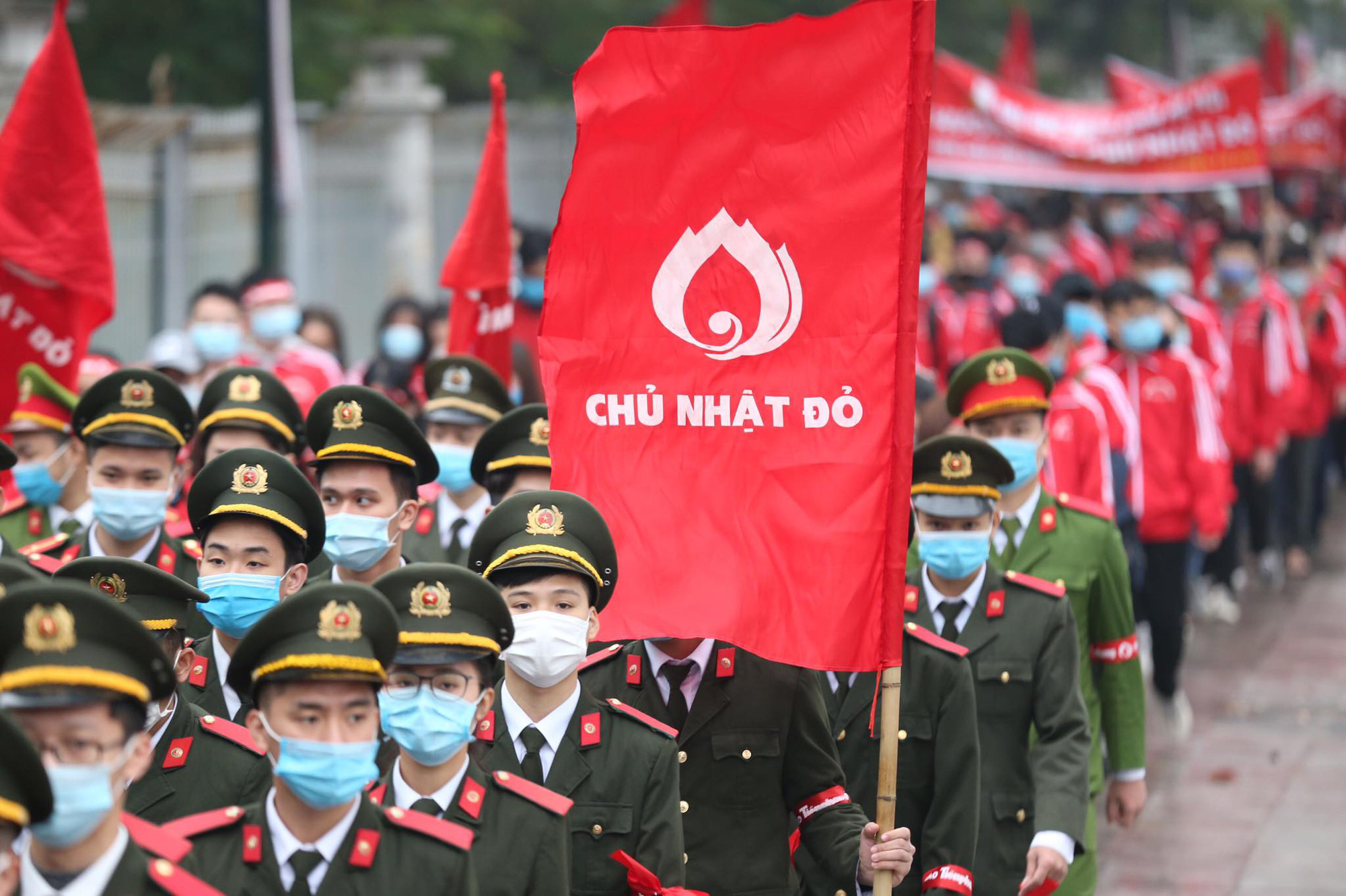 Hoa hậu Đỗ Thị Hà cùng hai Á hậu rạng rỡ tại ngày hội hiến máu Chủ nhật Đỏ - Ảnh 6.