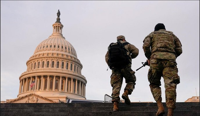 Mỹ: H&agrave;ng chục ng&agrave;n Vệ binh Quốc gia kh&ocirc;ng ngừng đổ về Washington - Ảnh 6.