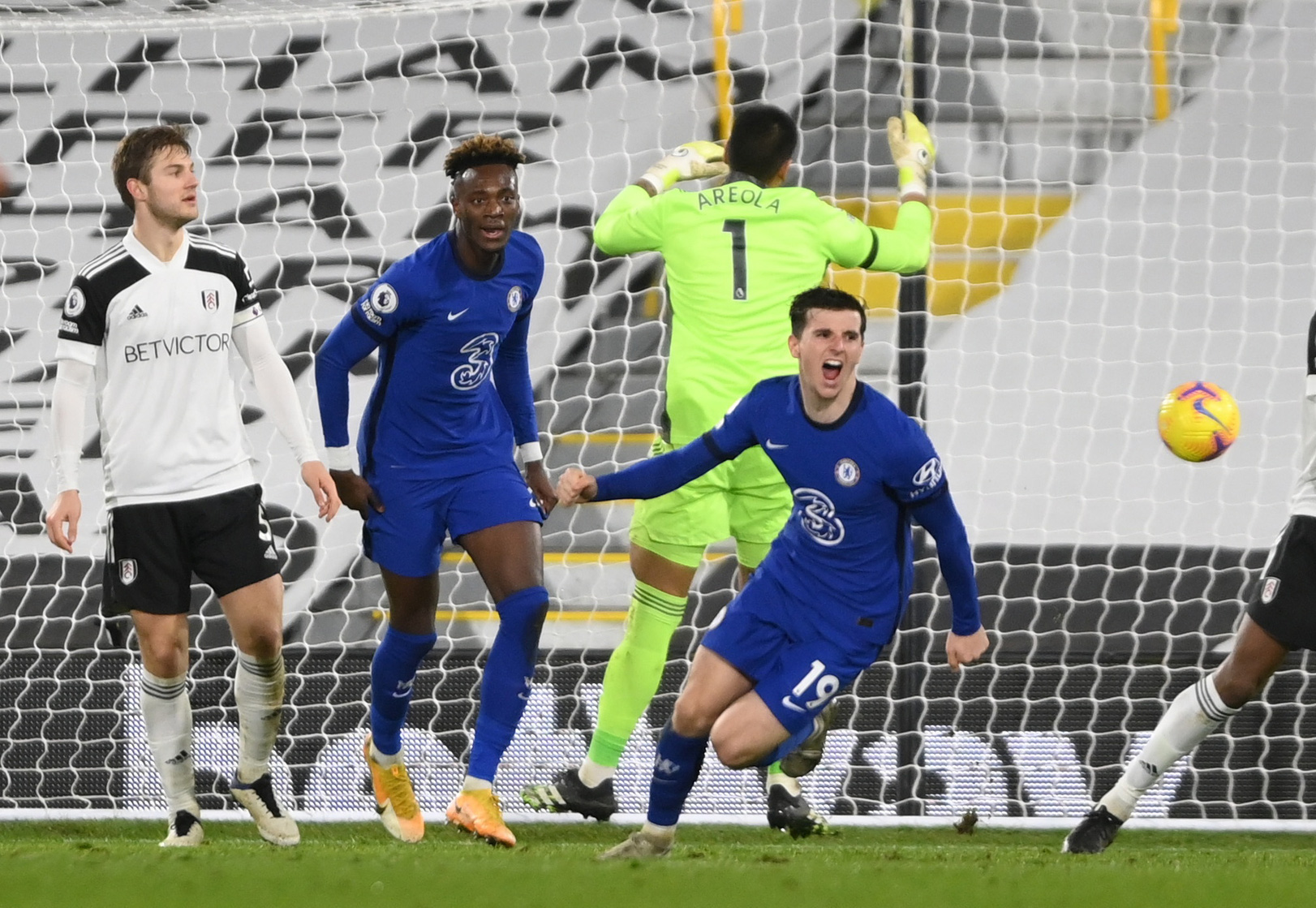 Ghi bàn trận derby, sao trẻ Chelsea "cứu ghế" HLV Lampard