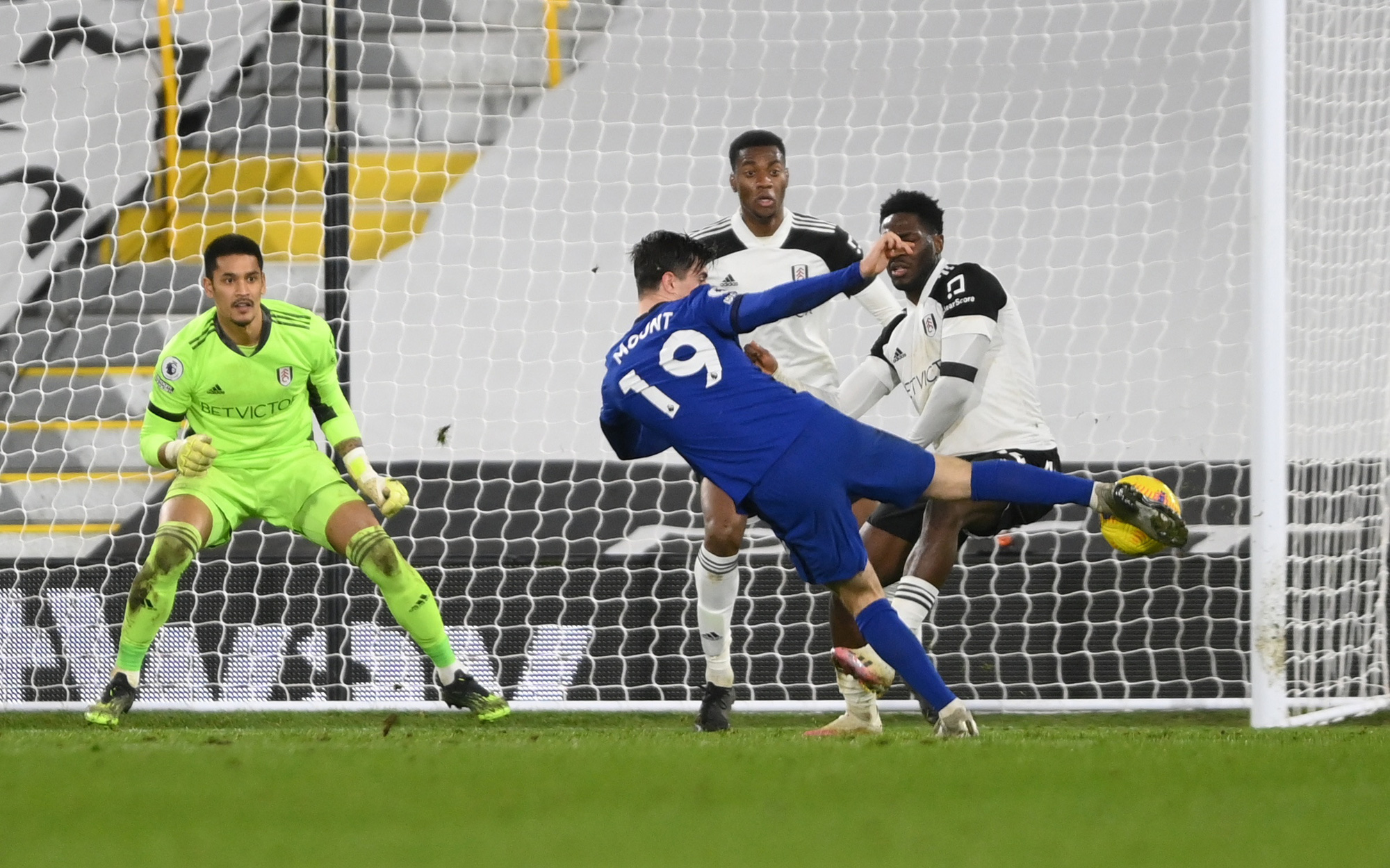 Ghi b&agrave;n trận derby, sao trẻ Chelsea cứu ghế HLV Lampard - Ảnh 4.