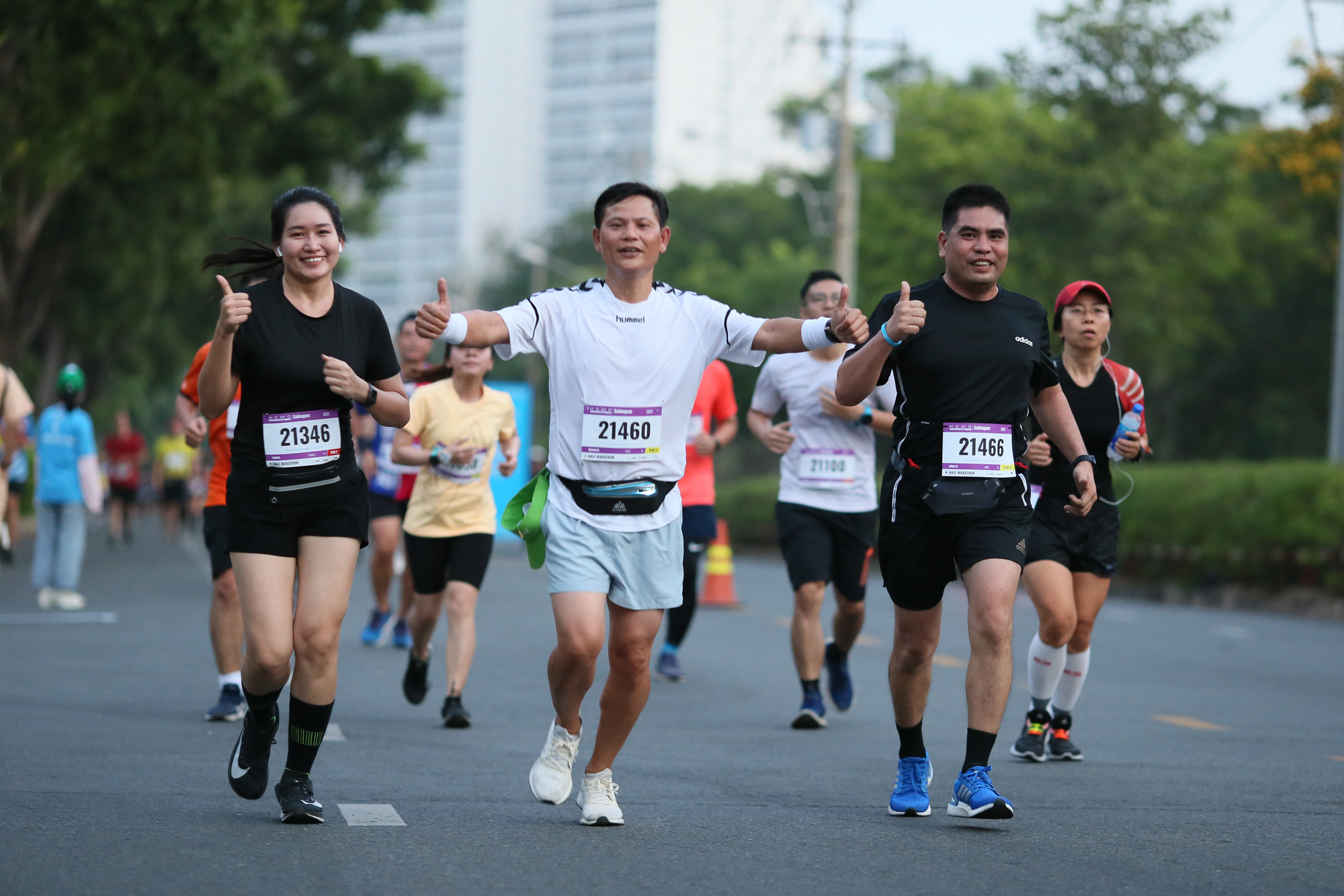Nhà vô địch leo núi hạ sơn đăng quang Marathon TP HCM - Ảnh 3.