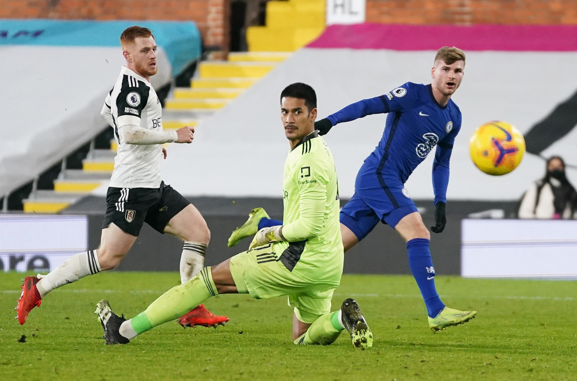Ghi b&agrave;n trận derby, sao trẻ Chelsea cứu ghế HLV Lampard - Ảnh 6.