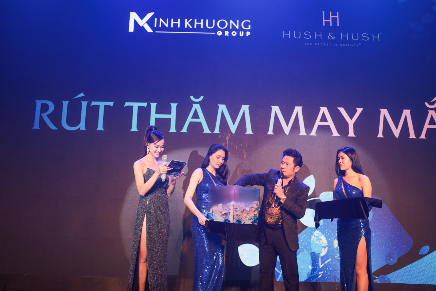 Ca sĩ Bằng Kiều c&ugrave;ng Phương Vy Idol ch&uacute;c mừng Hush & Hush ra mắt d&ograve;ng sản phẩm mới 2021. - Ảnh 4.