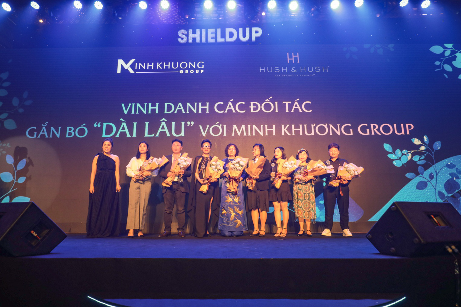 Ca sĩ Bằng Kiều c&ugrave;ng Phương Vy Idol ch&uacute;c mừng Hush & Hush ra mắt d&ograve;ng sản phẩm mới 2021. - Ảnh 5.