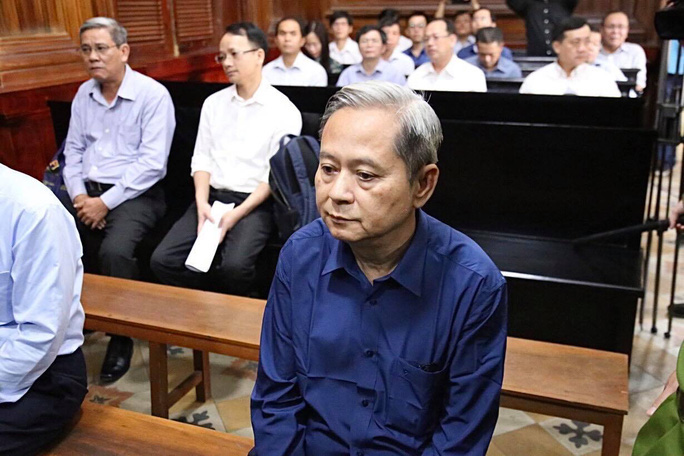 Ông Nguyễn Hữu Tín bị suy tim, lần thứ 2 hoãn tòa xử ông Vũ Huy Hoàng và đồng phạm