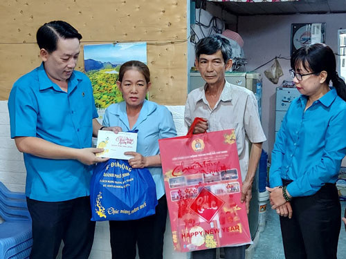 Thăm doanh nghiệp, chủ nhà trọ và công nhân khó khăn