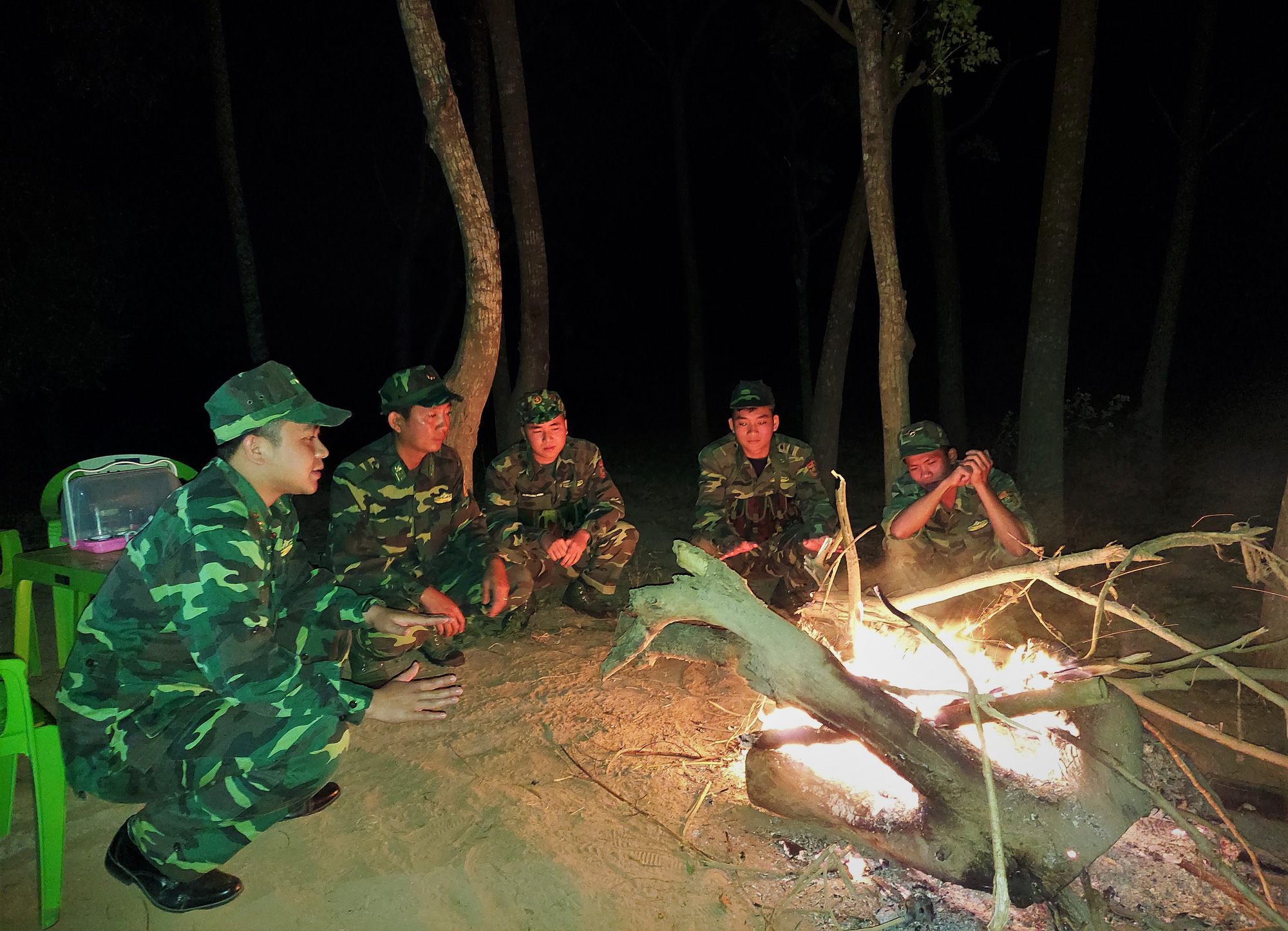 BẢO VỆ V&Ugrave;NG BI&Ecirc;N, V&Igrave; B&Igrave;NH Y&Ecirc;N CỦA TỔ QUỐC (*): Chốt l&agrave; nh&agrave;, bi&ecirc;n giới l&agrave; qu&ecirc; hương - Ảnh 2.