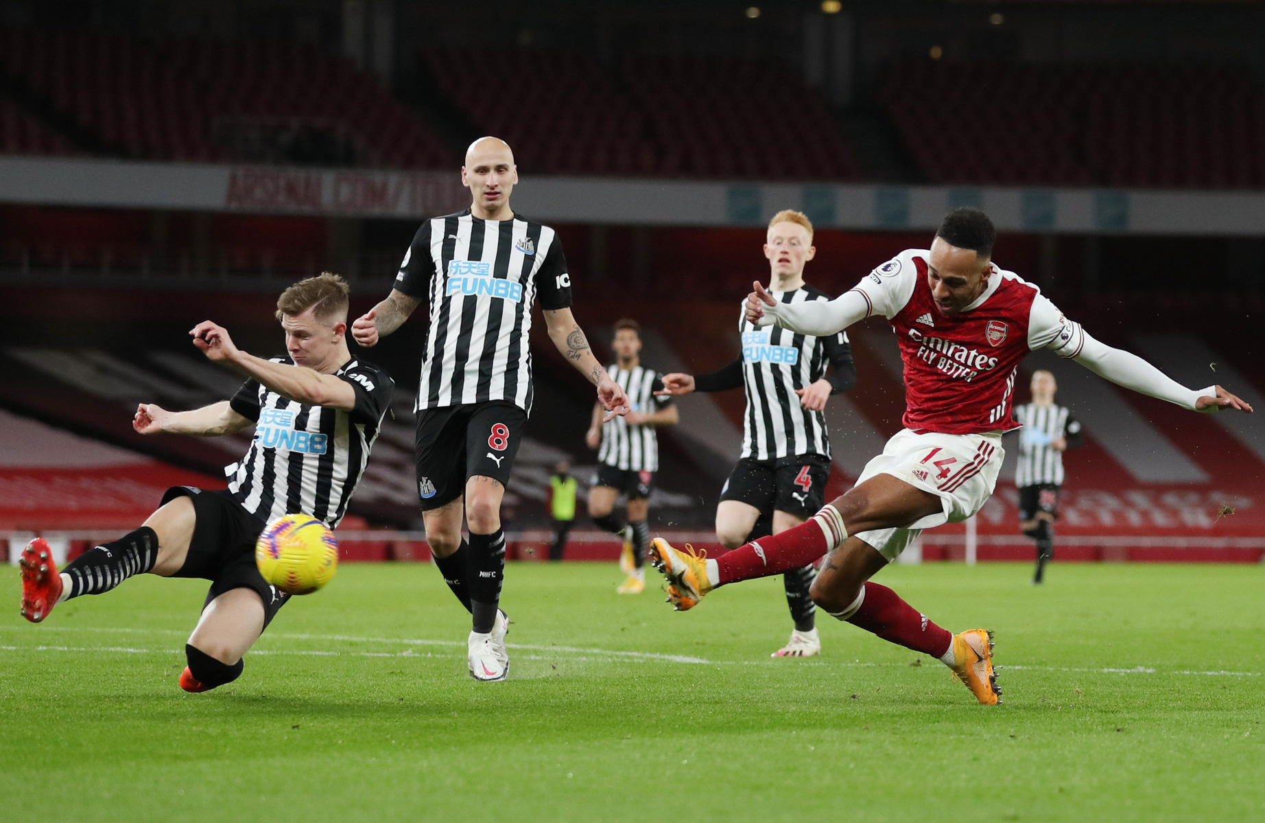 Hung thần Aubameyang bùng nổ, Arsenal thắng giòn giã Newcastle - Ảnh 2.